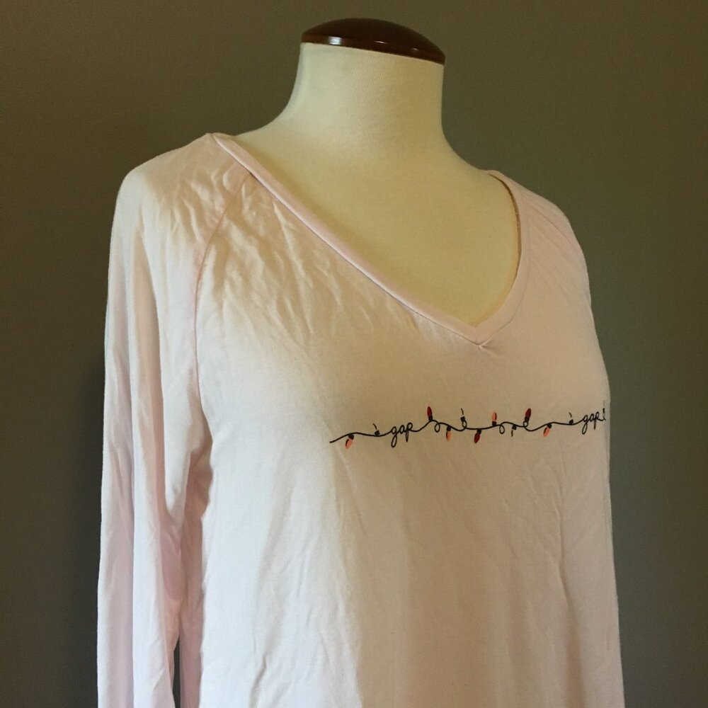 GAP Body Pastel Pink Christmas Lights Graphic Long Sleeve V-Neck Top Small - Picture 6 of 14